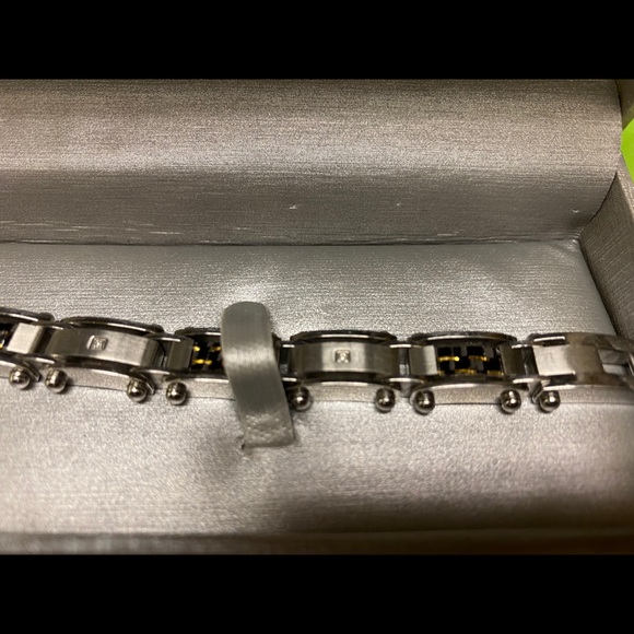 Men’s Shaquille O’Neal bracelet. - Picture 1 of 5